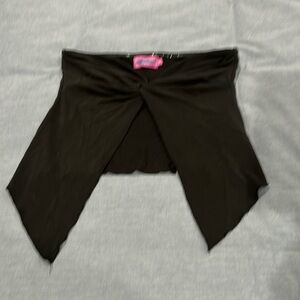 Black veil top with twist top